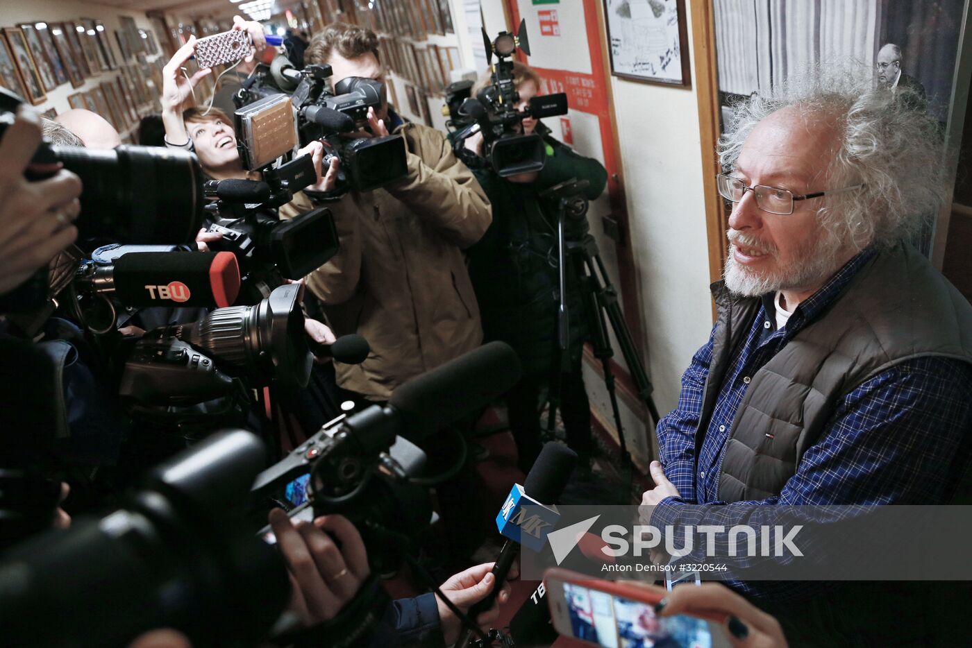 Anchor attacked with knife at Echo of Moscow radio station