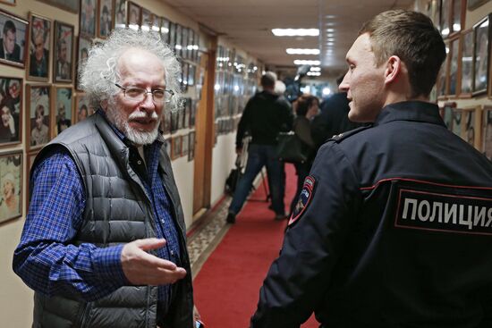 Anchor attacked with knife at Echo of Moscow radio station