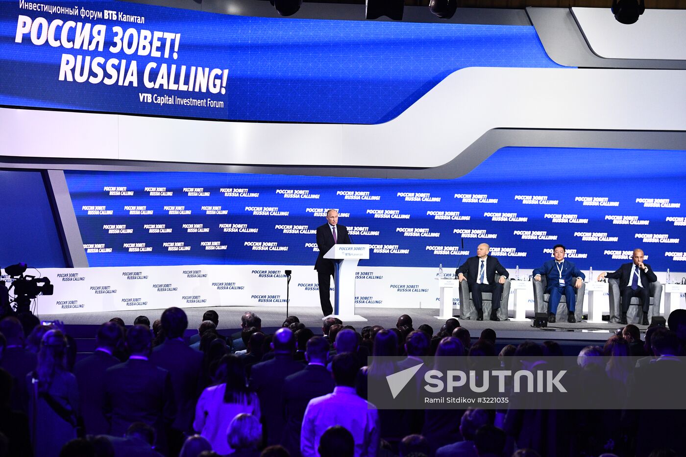 Vladimir Putin attends plenary session of “Russia Calling” Investment Forum