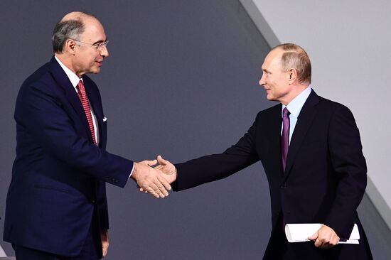 Vladimir Putin attends plenary session of “Russia Calling” Investment Forum