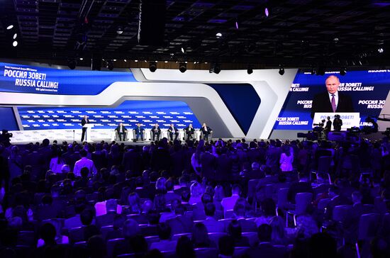 Vladimir Putin attends plenary session of “Russia Calling” Investment Forum