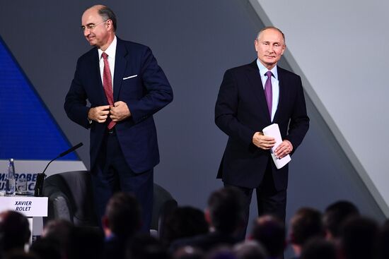Vladimir Putin attends plenary session of “Russia Calling” Investment Forum