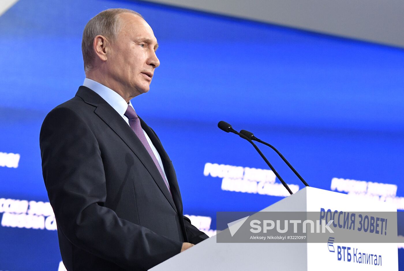 Vladimir Putin attends plenary session of “Russia Calling” Investment Forum