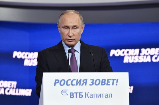 Vladimir Putin attends plenary session of “Russia Calling” Investment Forum