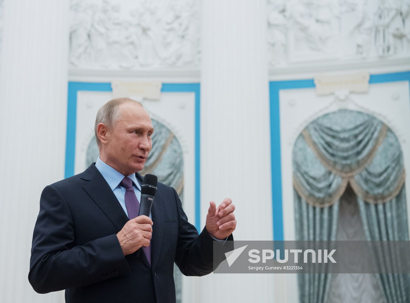 President Vladimir Putin holds meeting with WorldSkills Russian blue-collar professionals' team