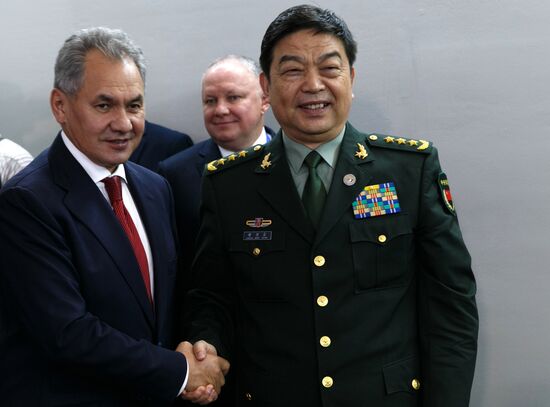 Russian Defense Minister Shoigu visits Philippines