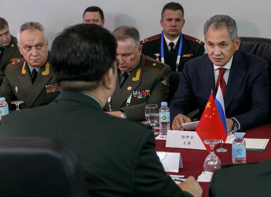 Russian Defense Minister Shoigu visits Philippines