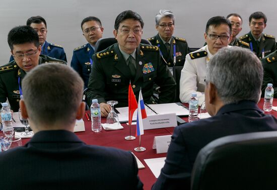 Russian Defense Minister Shoigu visits Philippines