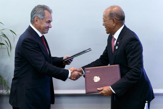 Russian Defense Minister Shoigu visits Philippines