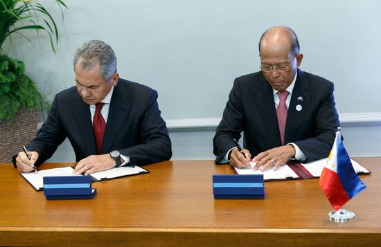 Russian Defense Minister Shoigu visits Philippines