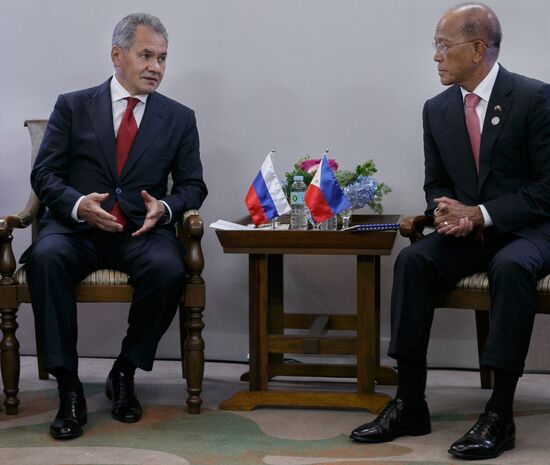 Russian Defense Minister Shoigu visits Philippines