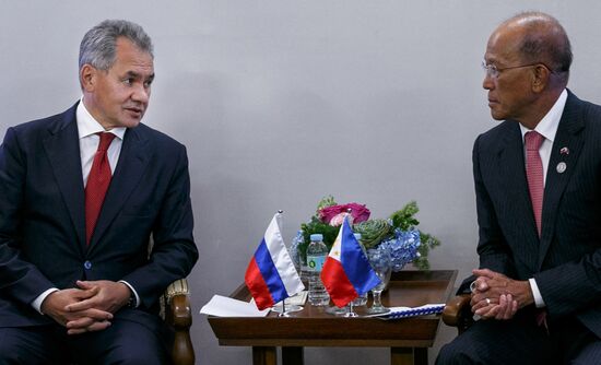 Russian Defense Minister Shoigu visits Philippines