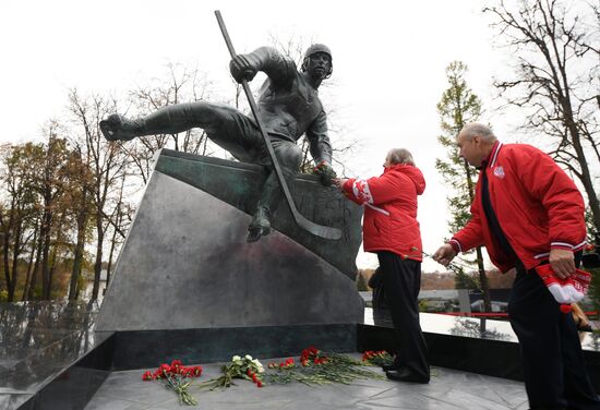 Opening of monument to Soviet ice hockey player Valery Kharlamov