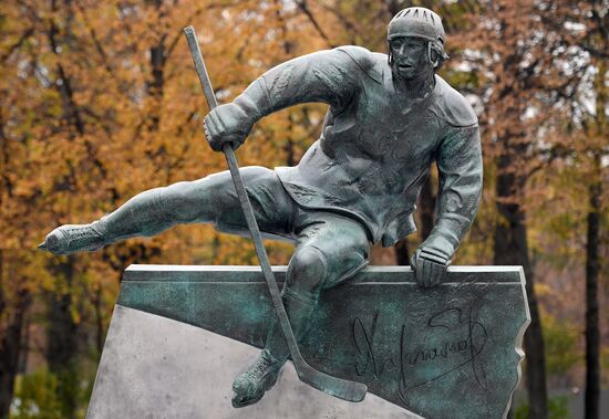 Opening of monument to Soviet ice hockey player Valery Kharlamov
