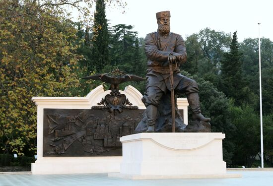 Monument to Alexander III in Livadia