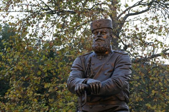 Monument to Alexander III in Livadia