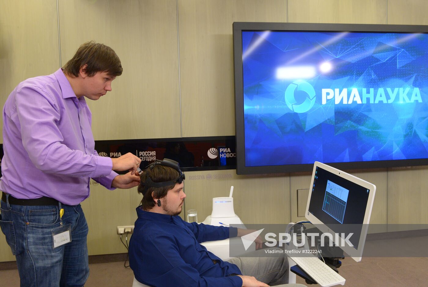Demonstrating the work of a device registering neurophysiological signals to transform mental efforts into commands for a computer keyboard at the presentation of Neurochat specialized social network at Rossiya Segodnya's International Multimedia Press Center, Moscow. The Neurochat project is designed to ease communication for people with heavy speech and movement disorders. Location: Russia, Moscow. Author: Vladimir Trefilov/Sputnik. Presentation of Neurochat specialized social network