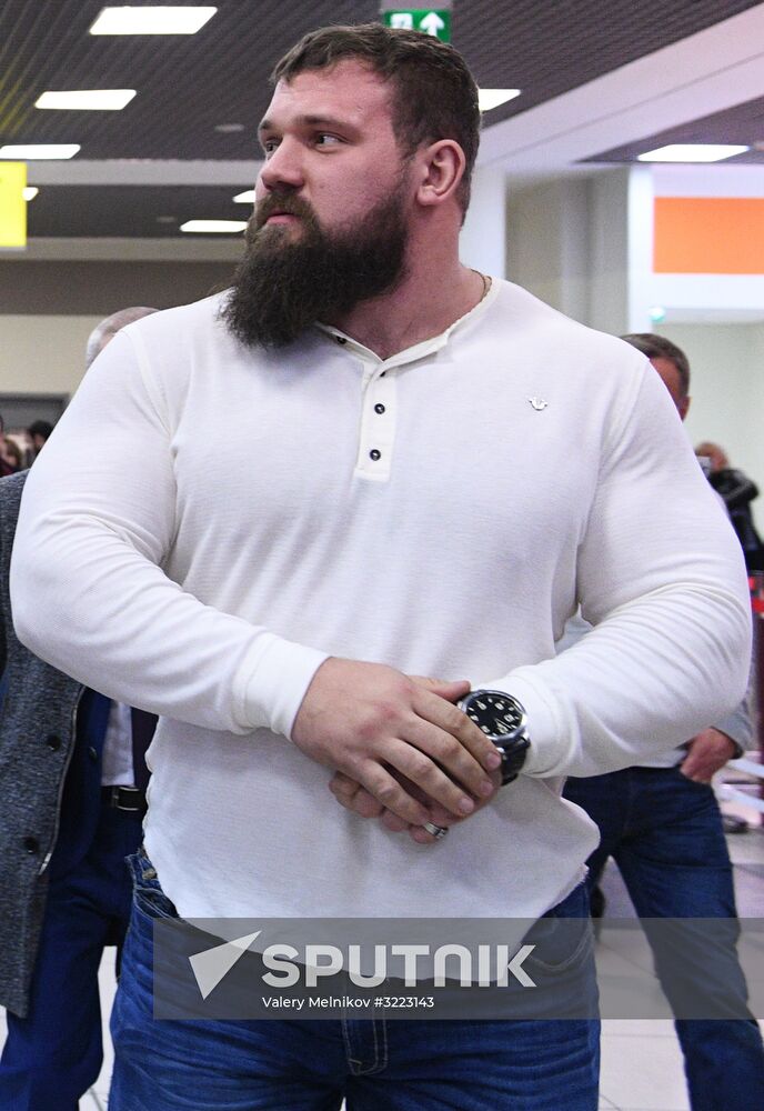 Game of Thrones star Hafthor Bjornsson welcomed at Sheremetyevo Airport