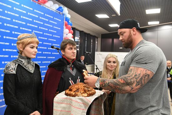 Game of Thrones star Hafthor Bjornsson welcomed at Sheremetyevo Airport