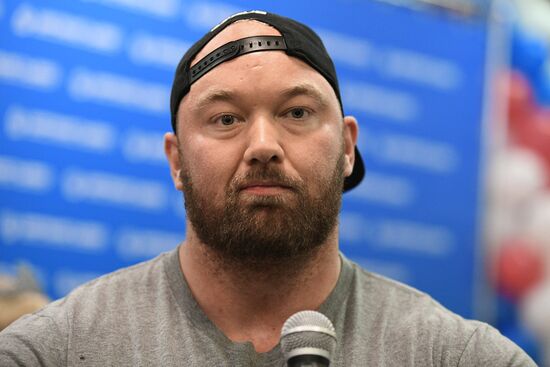 Game of Thrones star Hafthor Bjornsson welcomed at Sheremetyevo Airport
