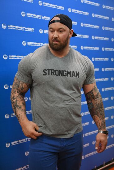 Game of Thrones star Hafthor Bjornsson welcomed at Sheremetyevo Airport