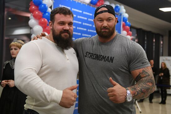 Game of Thrones star Hafthor Bjornsson welcomed at Sheremetyevo Airport