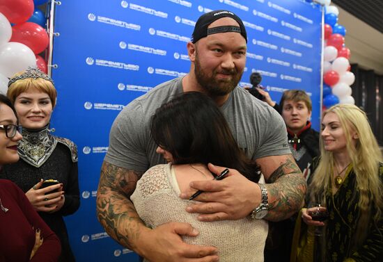 Game of Thrones star Hafthor Bjornsson welcomed at Sheremetyevo Airport