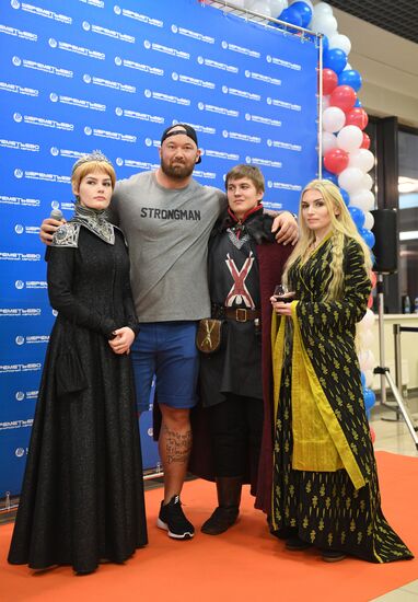 Game of Thrones star Hafthor Bjornsson welcomed at Sheremetyevo Airport