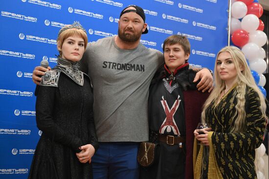 Game of Thrones star Hafthor Bjornsson welcomed at Sheremetyevo Airport