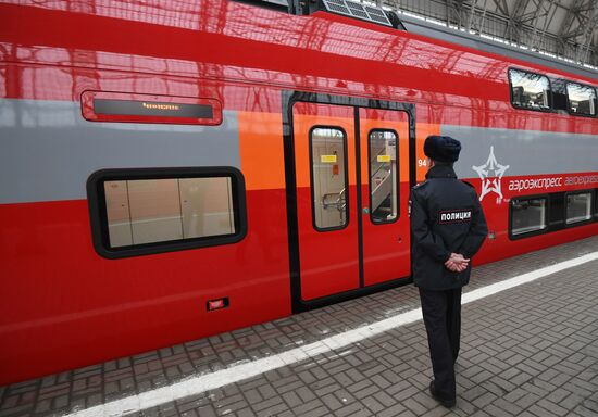 First bilevel Aeroexpress train takes off from Kievsky railway station