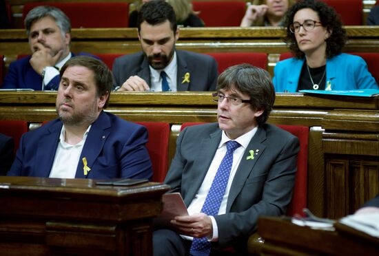 Catalan Parliament votes to split from Spain