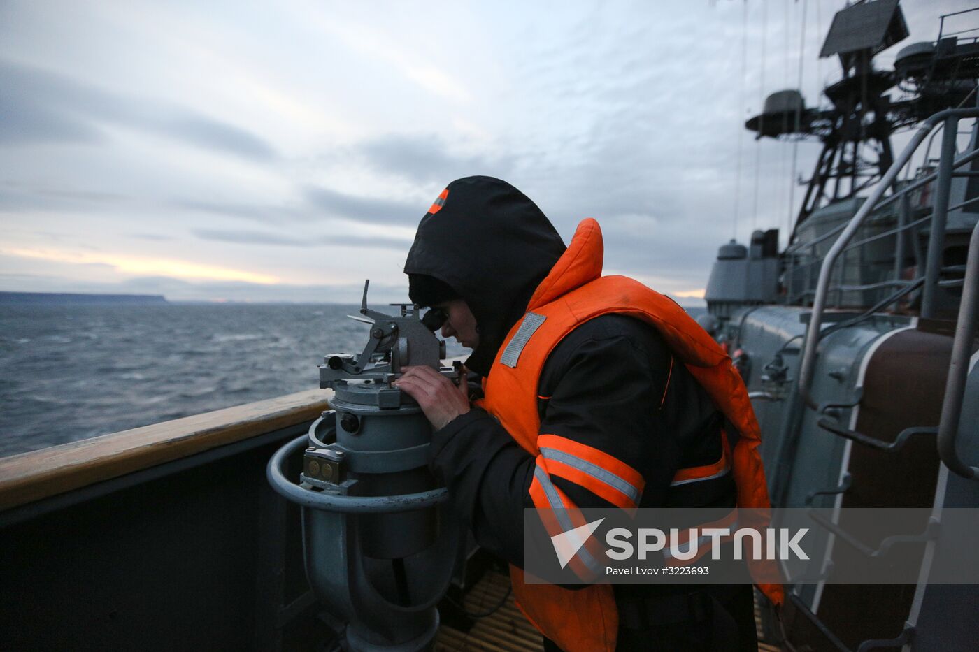 A crew member on the large anti-submarine ship "Severomorsk" of the Northern Fleet in the Barents Sea. Location: Russia, Severomorsk. Author: Pavel Lvov/Sputnik. Ships in Kola Bay