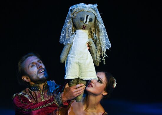 Ilya Averbukh's ice show "Romeo and Juliet" premieres in Moscow