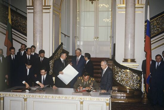 Lithuanian Chairman of the Supreme Council Vitautas Landsbergis visits Moscow
