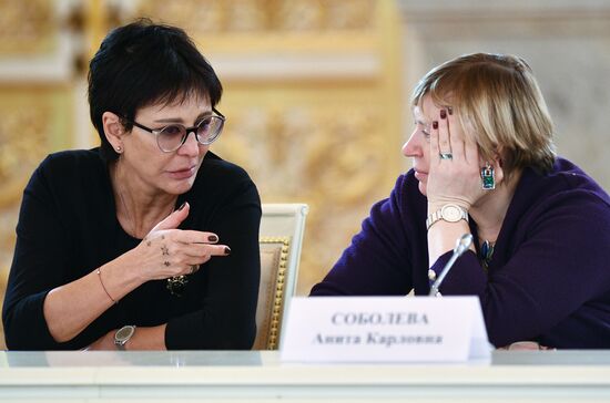 President Vladimir Putin meets with members of Presidential Council for Civil Society and Human Rights