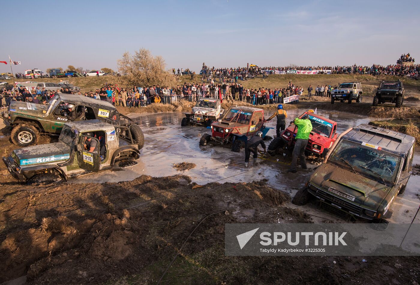 Kyrgyzstan hosts SUV race