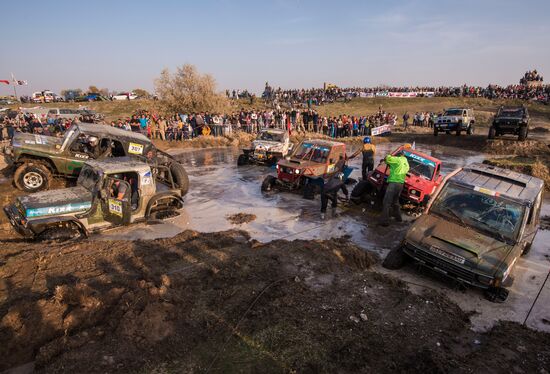 Kyrgyzstan hosts SUV race