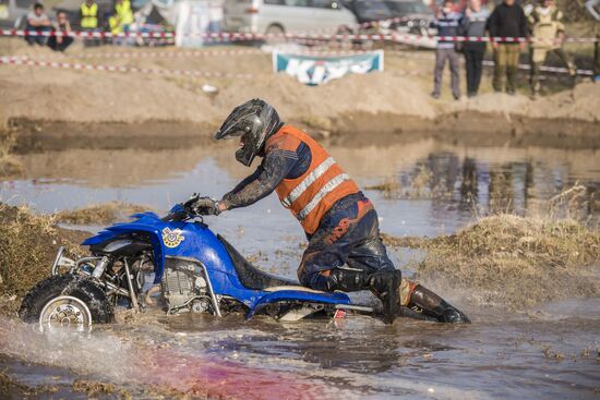 Kyrgyzstan hosts SUV race