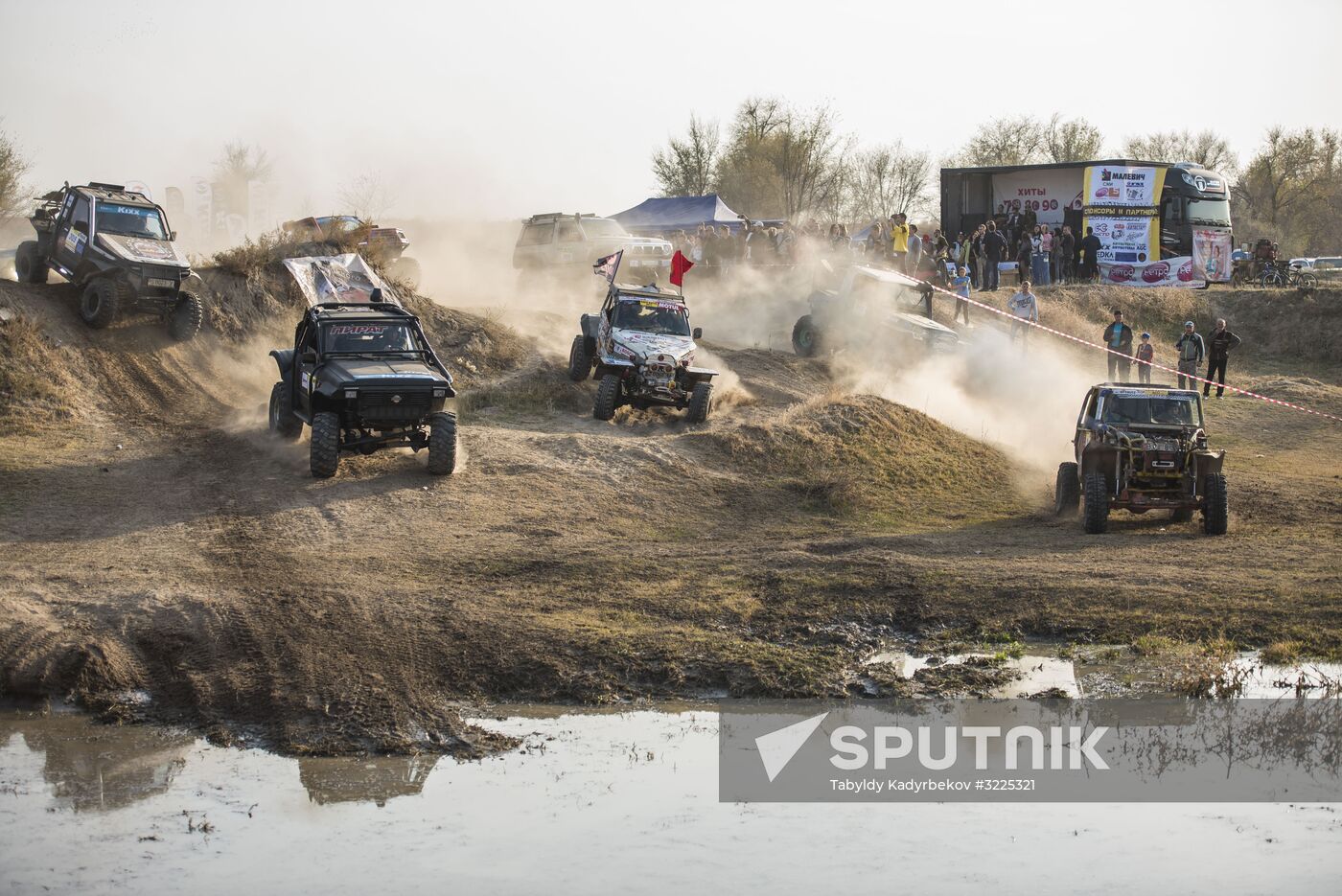 Kyrgyzstan hosts SUV race