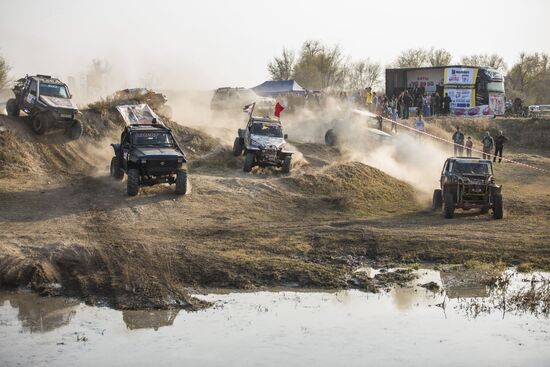 Kyrgyzstan hosts SUV race