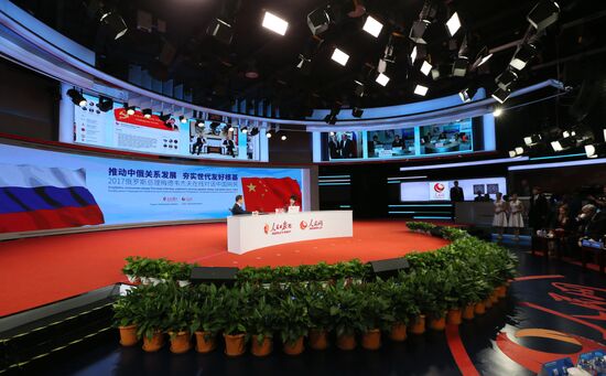 Russian PM Dmitry Medvedev visits People's Republic of China