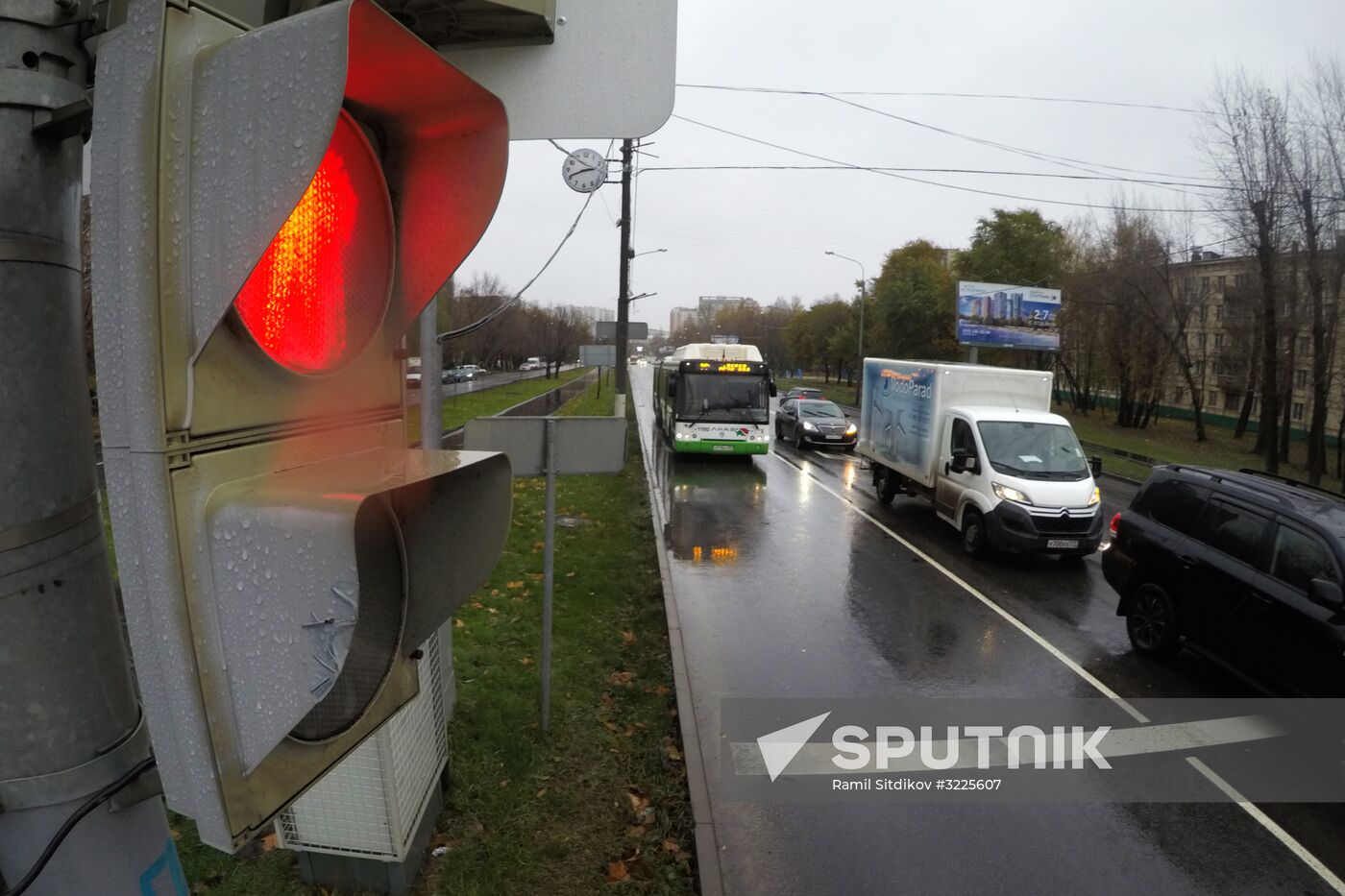 Traffic light installed as part of Russian-Japanese traffic light system introduction project