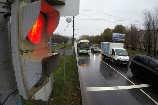 Traffic light installed as part of Russian-Japanese traffic light system introduction project