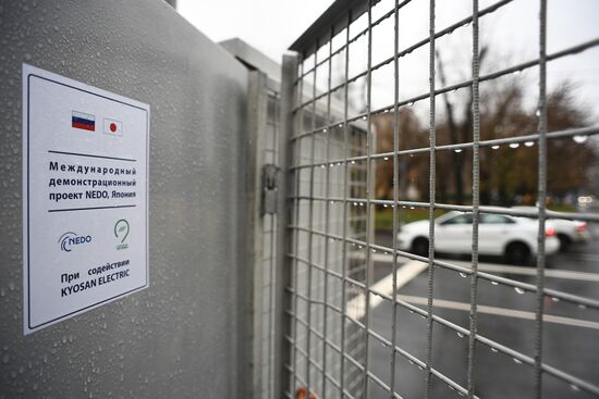 Traffic light installed as part of Russian-Japanese traffic light system introduction project