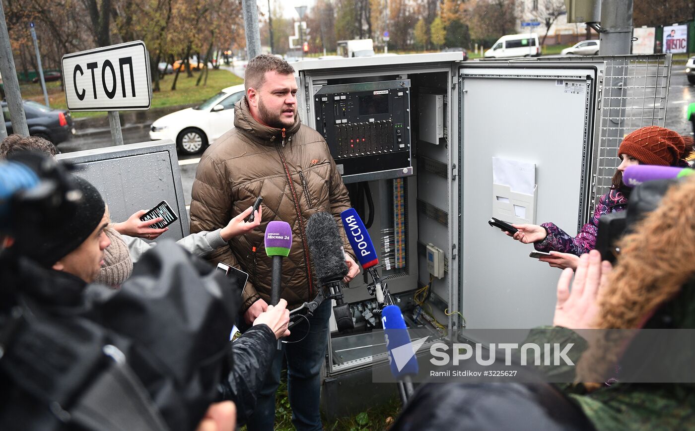 Traffic light installed as part of Russian-Japanese traffic light system introduction project
