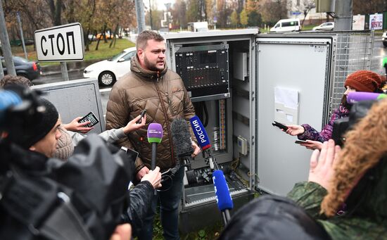 Traffic light installed as part of Russian-Japanese traffic light system introduction project