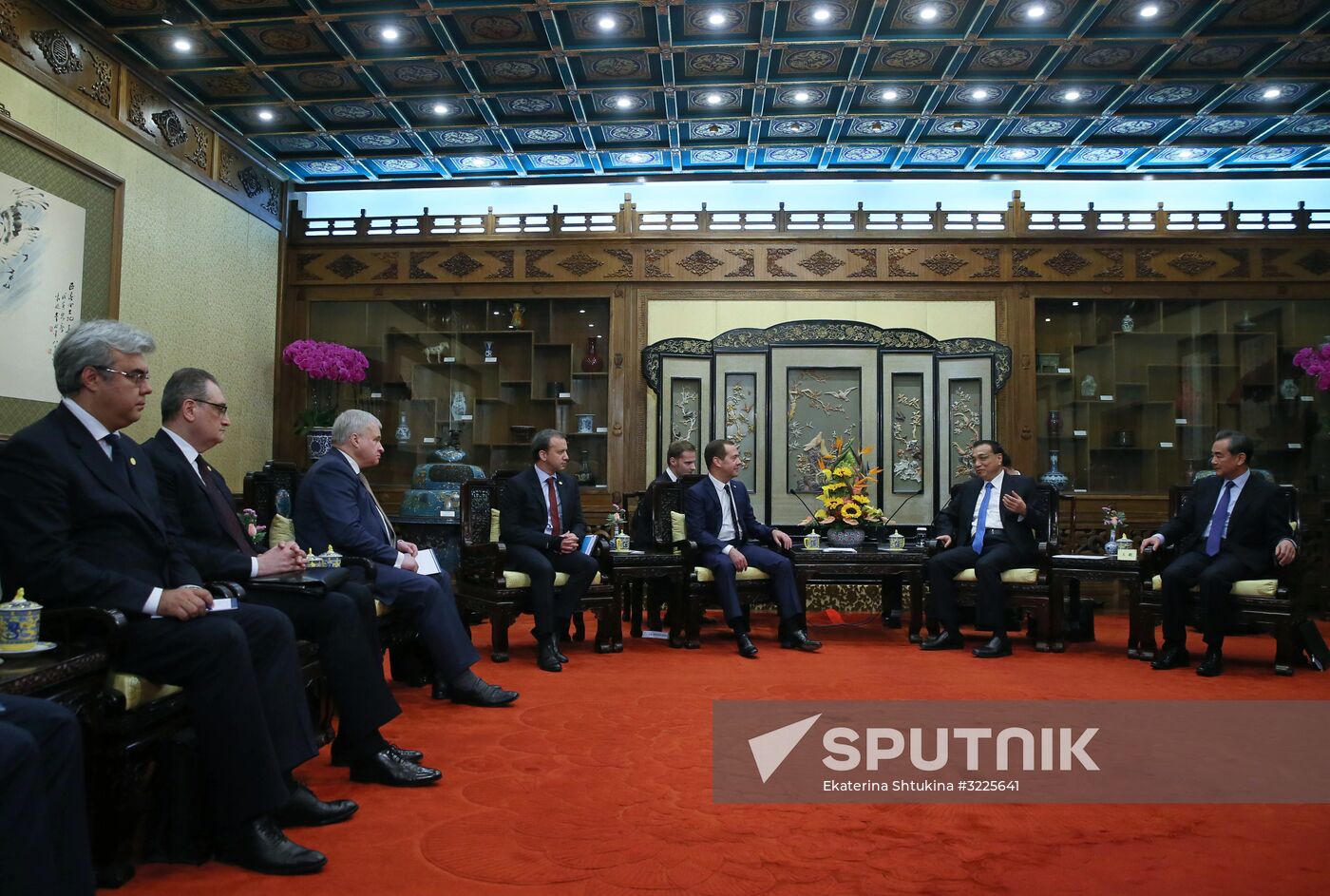 Russian Prime Minister Dmitry Medvedev visits People's Republic of China