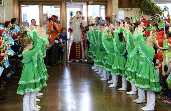 Father Frost from Veliky Ustyug visits Vladivostok