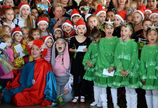 Father Frost from Veliky Ustyug visits Vladivostok