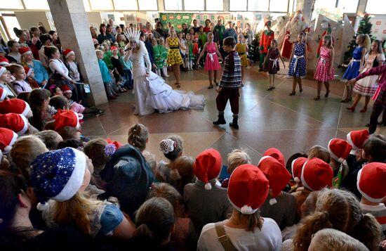Father Frost from Veliky Ustyug visits Vladivostok